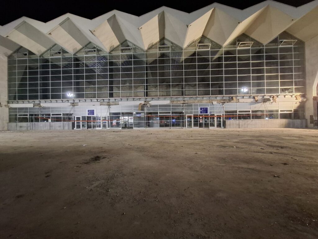 TRAŽIMO DA ŽELEZNIČKA STANICA U NOVOM SADU OSTANE ZATVORENA SVE DOK SE NE SPROVEDE TRANSPARENTNA I NEZAVISNA STRUČNA ANALIZA, POTPUNA REKONSTRUKCIJA I SIGURNOSNA PROVERA